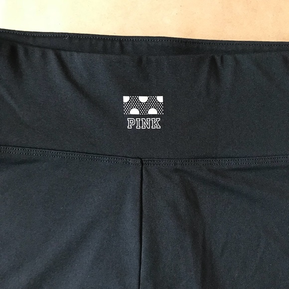 VS PINK Ultimate Shortie, Classic Logo - Picture 4 of 5